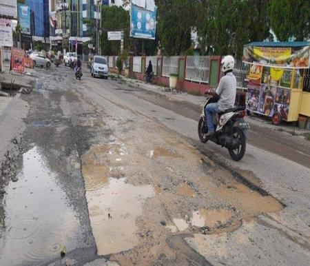 Ilustrasi jalan rusak masih ditemukan di Pekanbru (foto/int)